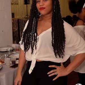 Meet your Posher, Danielle